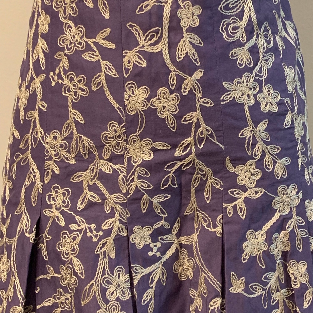 Ann Taylor Skirt with Embroidery Size 8 - Picture 3 of 8